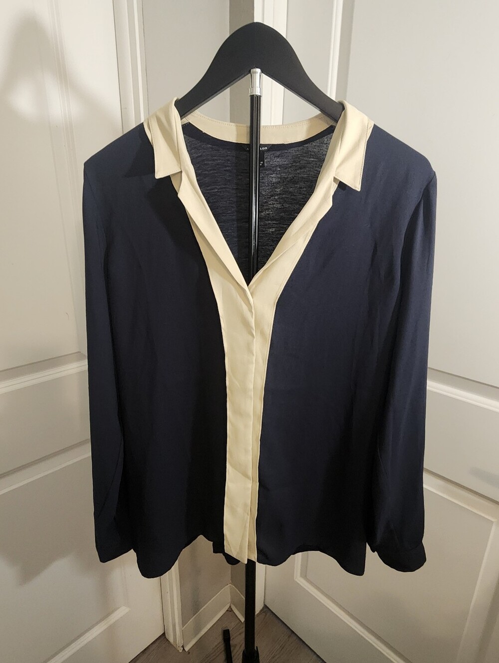 Ann Taylor Navy/Cream Collared Mixed Media Blouse Size M